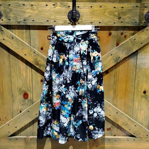 PAPER DOLLS FLORAL SKIRT WITH PLEATS SIZE 2 - Picture 1 of 6